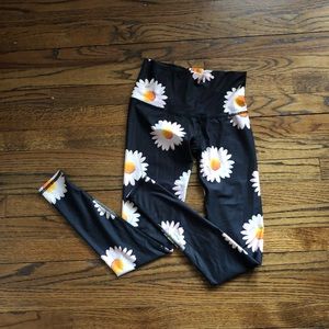 (SOLD) Teeki XS yellow daisy black hot yoga pants